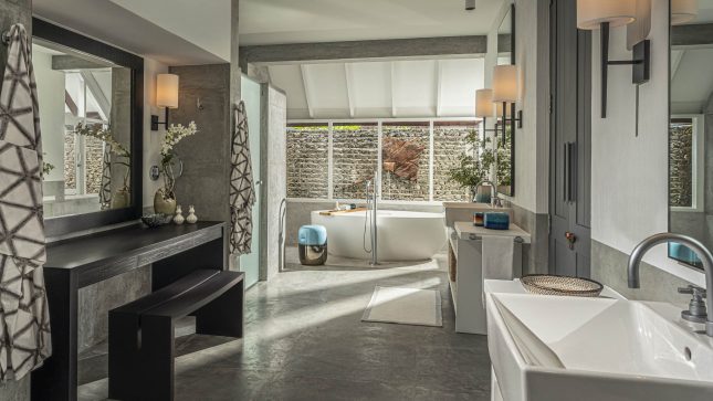 Premier & Family Oceanfront Bungalow with Pool