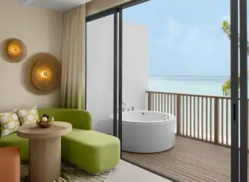 Mirage Panoramic Room with Jacuzzi