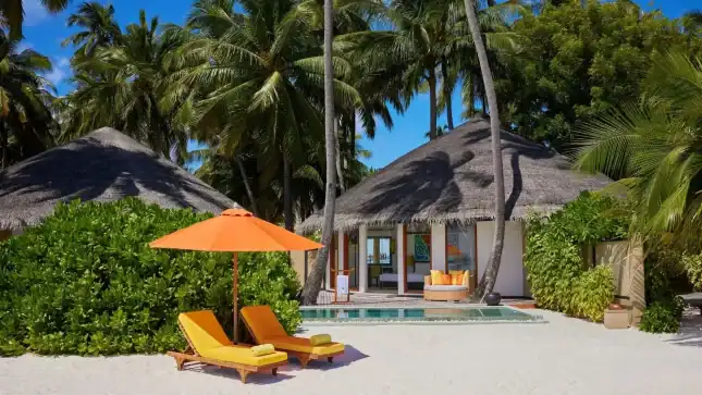 Beachfront Infinity Pool Villa / Beachfront Infinity Pool Villa