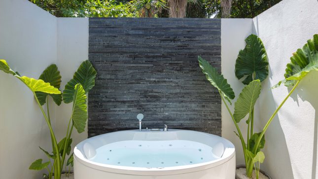 Jacuzzi Beach Villas
