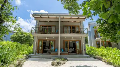 Sunset Family Beach Suite & Family 4 Bedroom Nest