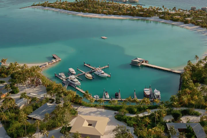 Patina Maldives, Fari Islands