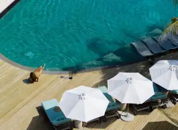 SOAQ Pool Bar