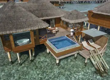 Lagoon Bungalow with Pool