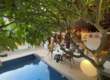 Atholhu Residence