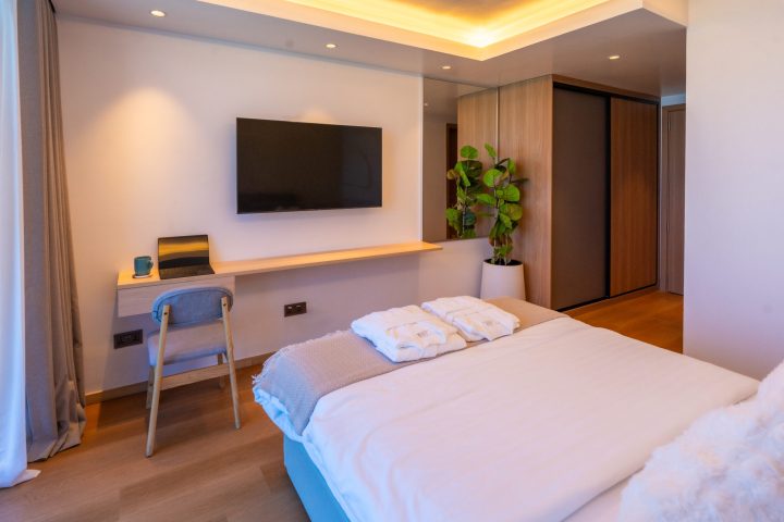 Lazzlla Apartments - One Bedroom City View