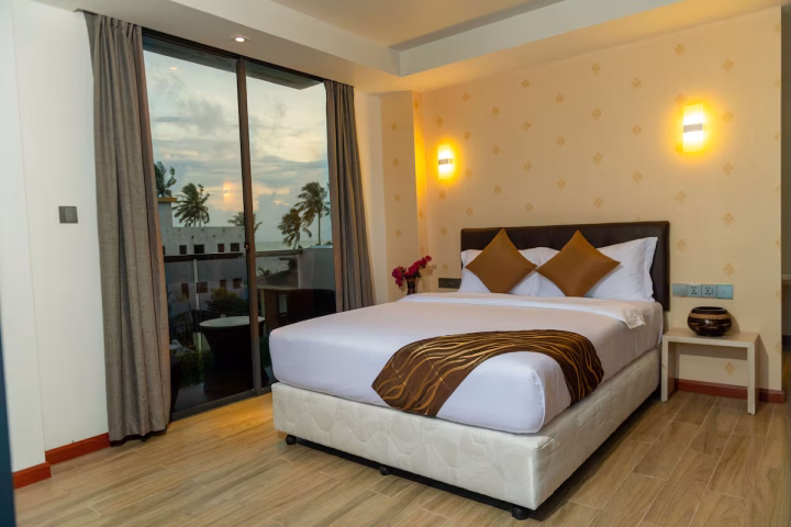 Deluxe Double Room with Balcony / Junior Jacuzzi Suite with Sea View Balcony