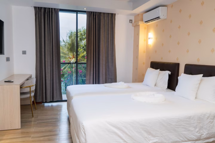 Deluxe Twin Room with Balcony