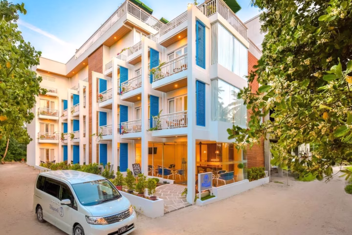 Dhiguveli Building